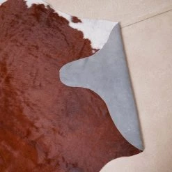 Home Decorators Collection Natural Cowhide Brown and White 5 ft. x 7 ft. Animal Shape Area Rug -Home Decorators Soldes brown and white home decorators collection area rugs v301000001brwh 66 1000